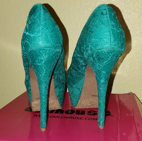 Heels - Picture 3 of 4
